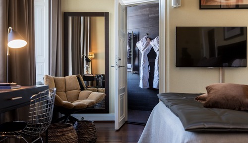 Medium Room