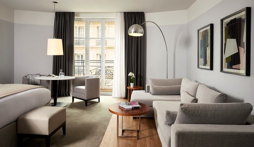 Suite, 1 King Bed with Sofa bed (Prestige)