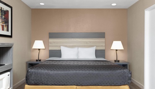 Deluxe Room, 1 King Bed, Non Smoking