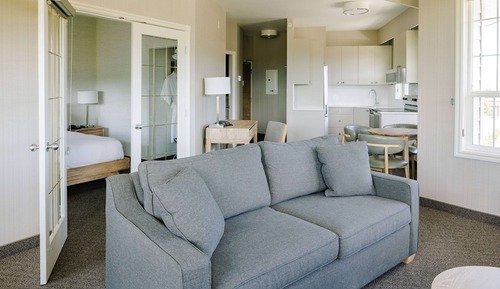 Suite, 1 Bedroom, Mountain View, Corner (1 Queen Bed)