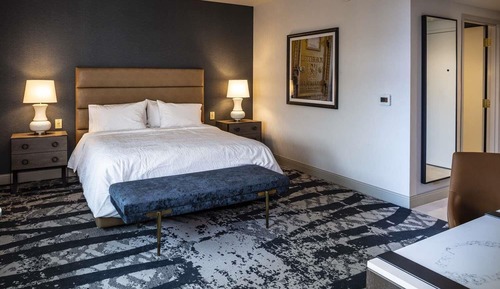 Deluxe Room, 1 King Bed, Accessible, Bathtub (Mobility & Hearing)