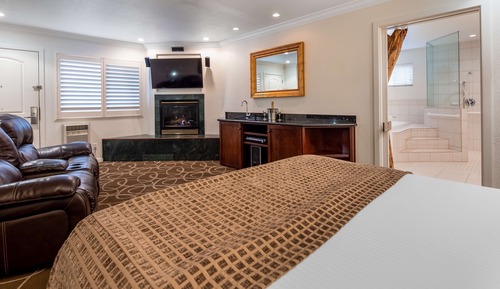 Suite, 1 Queen Bed, Accessible, Jetted Tub