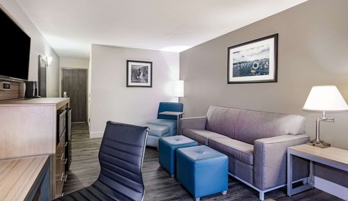 2 Queen Beds, One-Bedroom Suite, Non-Smoking