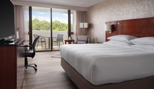 Standard Room, 1 King Bed (Mobility/Hearing Access, Roll-in Shwr)