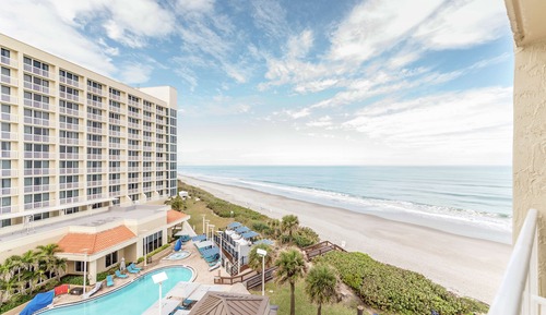 King Bed ocean front view w/ sofa bed