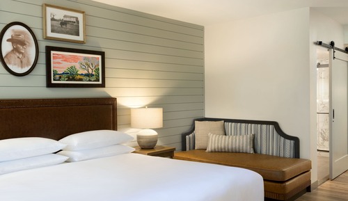 Room, 1 King Bed (Retreat Floor)