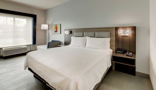 Suite, 1 Bedroom (Accessible, 1 King, 1 Queen)