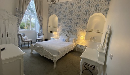 Honeymoon Suite
