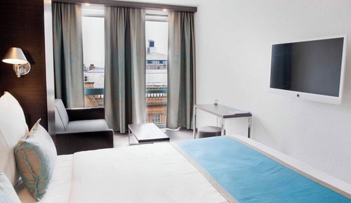 Deluxe Room (DELUXE (2 Adults + 1 Child))