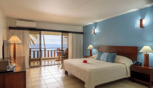 BeachFront Room 1 King bed