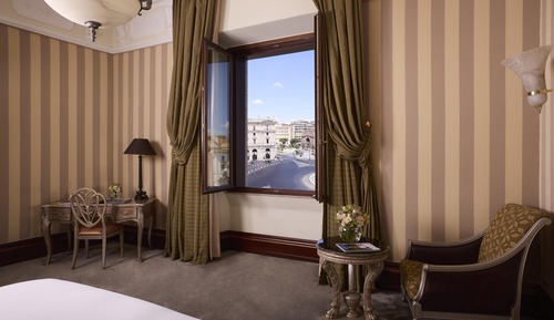 Junior Suite (Piazza View)