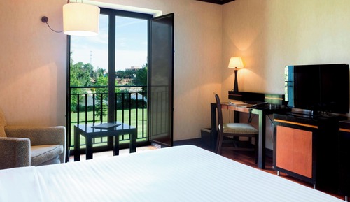 Standard Room, 1 King Bed