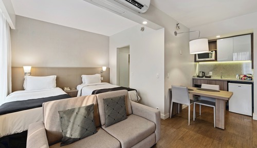 Studio Suite, Kitchen (Mid Floor)