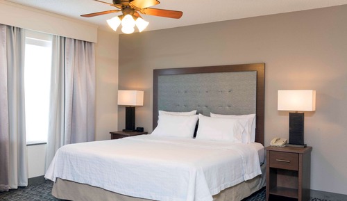 Suite, 1 King Bed, Accessible, Bathtub