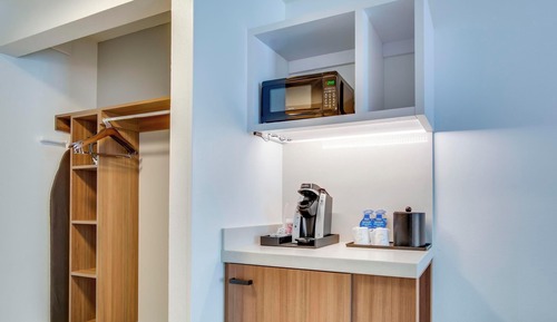 Room, 2 Queen Beds, Accessible (Roll-in Shower)