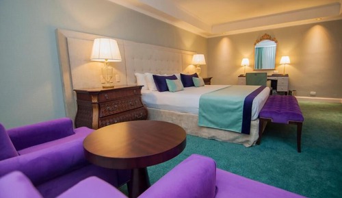 Presidential Suite, Connecting Rooms
