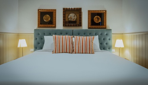 Deluxe King Manor with Ensuite