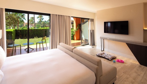 Deluxe Room, 1 King Bed
