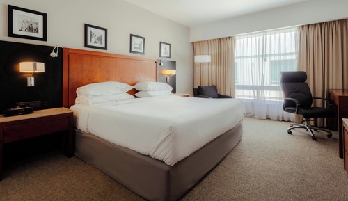 Deluxe Room, 1 King Bed, Pool View