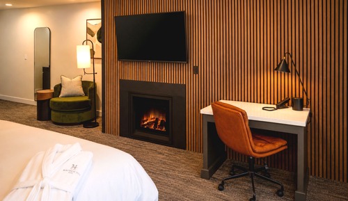 Standard Room, 1 King Bed, Roll-in Shower, Fireplace