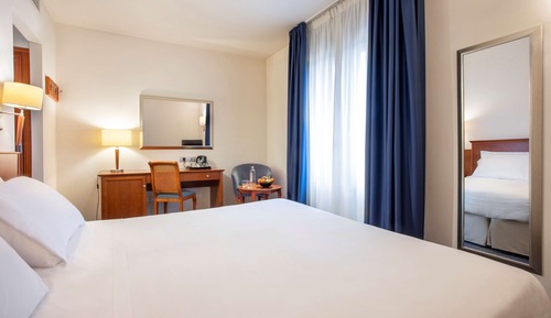 Comfort Room, Multiple Beds, Non Smoking, Connecting Rooms