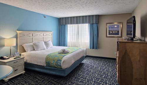 1 King Bed - Petite (Non-Beach View)