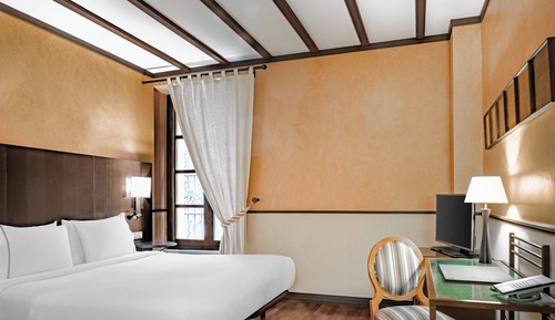 Standard Room, 1 King Bed
