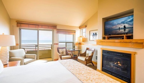 Ocean View Corner King Studio (Upper Floor North, Not Pet Friendly)