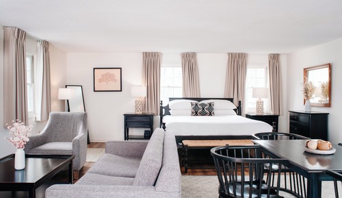 Deluxe Suite, 1 King Bed with Sofa bed
