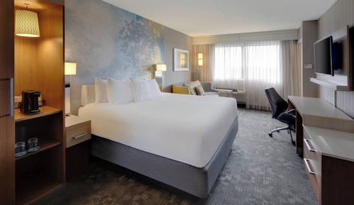 Room, 1 King Bed, Accessible Bathtub