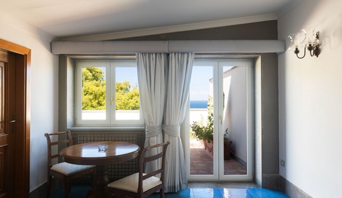 Suite, Sea View