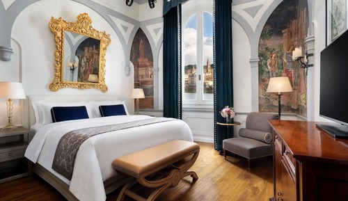 Deluxe Suite, 1 King Bed, River View