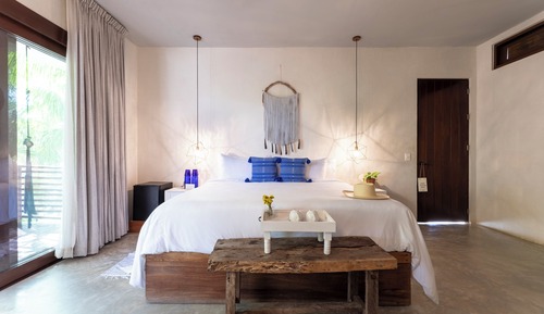 Upper Level Beachside Suite