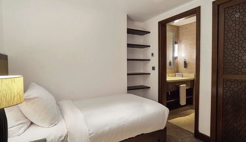 Deluxe Suite, 1 King Bed, Smoking