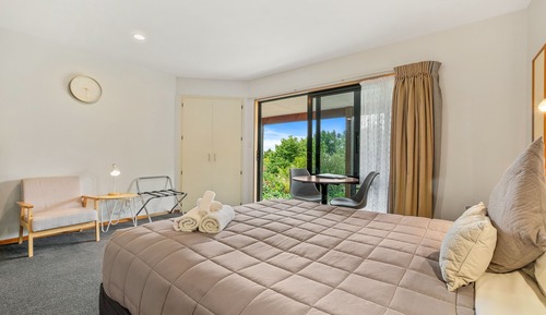 Standard Studio, Non Smoking, Kitchenette (Spa Bath Couples Retreat)