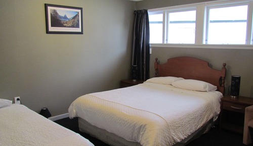 Deluxe Cottage with Shared Bathroom