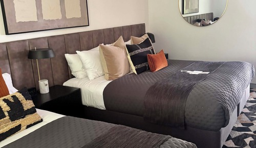 Retro Garden King Rooms