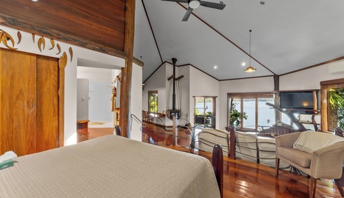 Premium Tree House, Non Smoking, Lake View