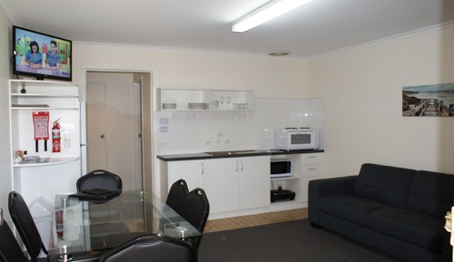 Garden View Apartment Sleeps 5  (Twin share linen surcharge applies & payable at property)