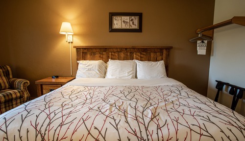 Lodge King Bed (Dog Friendly)