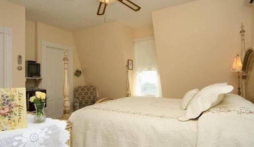 Standard Double Room, Private Bathroom, Partial Sea View (Room 205)