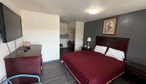 Basic Single Room, 1 King Bed