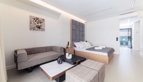 Deluxe Studio, Multiple Beds, Kitchenette