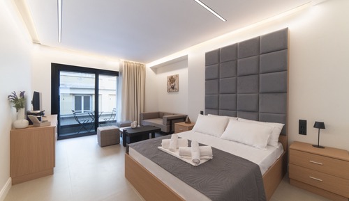Deluxe Studio, 1 King Bed, Kitchenette