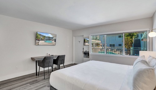 Comfort Studio Suite, 1 King Bed, Shower Grab Bars, Non Smoking