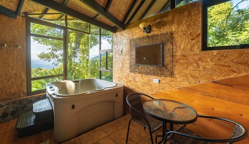 Chalet, Jetted Tub