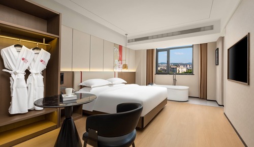 Executive Suite, 1 King Bed, Smoking