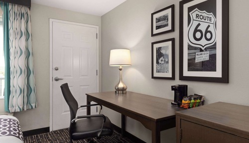 Deluxe Room, 2 Queen Beds, Non Smoking