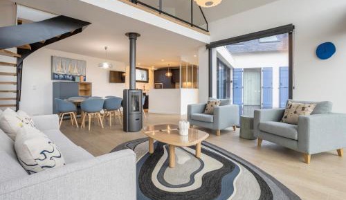 Four-Bedroom Deluxe Home - Oceanfront