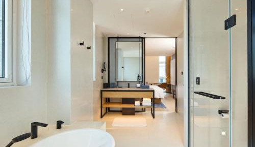 Executive One-Bedroom King Suite with City View